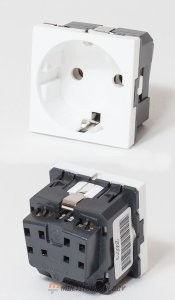 Розетка электрическая 2К+З, белый (200013)