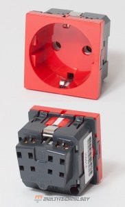 Розетка электрическая 2К+З, красный (200014)